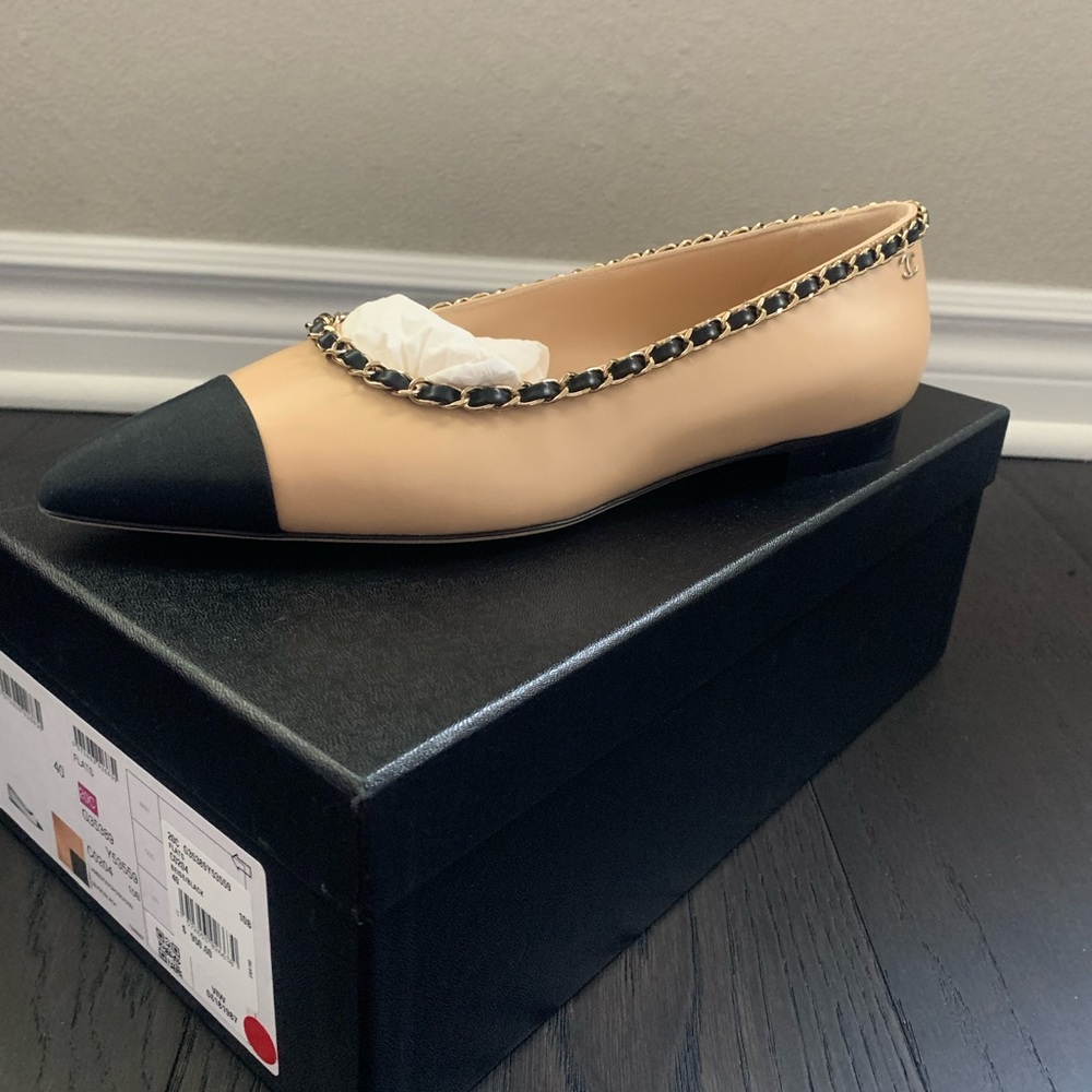 CHANEL beige/black flat size 40